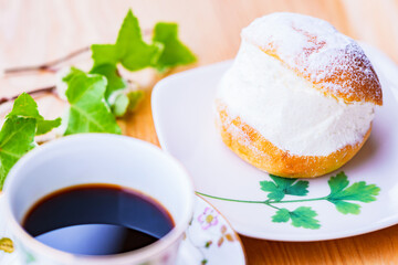 マリトッツォ　スイーツパン　【 流行 の 洋菓子 】