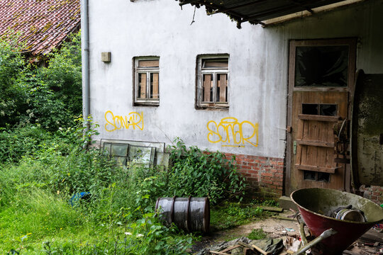 Alte M&uuml;hle mit Maschinen und R&auml;umen