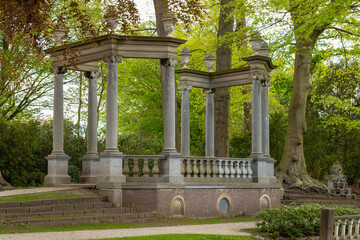 A colonnade in Canyons Park in Baarn.