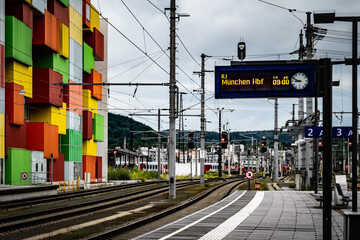 Fototapeta na wymiar ザルツブルク駅と駅周辺の景観