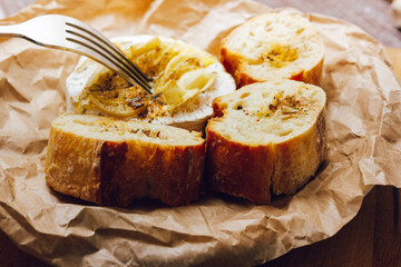 DIY baked cheese camembert instruction step by step. step 5 Camembert tasting. melted cheese stretches. cheese with white mold.moldy cheese
