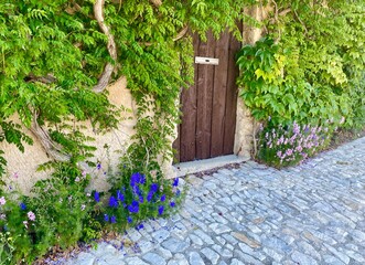 wall with flowers