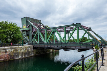 Fototapeta na wymiar Egerton lifting bridge Birkenhead