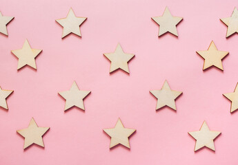 Obraz premium Wooden stars on pink background wallpaper