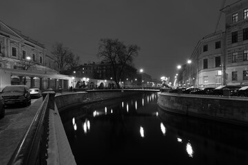 Fototapeta na wymiar Rivers and canals of St. Petersburg on a winter night, Russia.