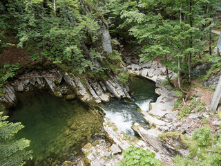 Rottach-Wasserfall. Zwischen Enterrottach und Valepp. Traumhaft schöne Wasserfälle mit herrlicher Kulisse. Fallstufen und der großen Gumpe