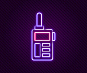 Obraz premium Glowing neon line Walkie talkie icon isolated on black background. Portable radio transmitter icon. Radio transceiver sign. Colorful outline concept. Vector