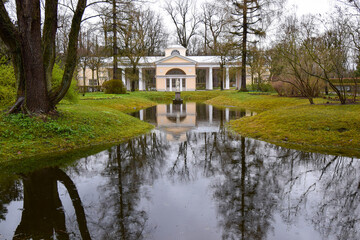 The building with columns reflecting in the pond of the palace Park