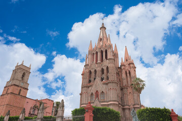 Fototapeta na wymiar San Miguel de Allende church in Guanajuato Mexico, summer day with blue sky, touristic place, magical town