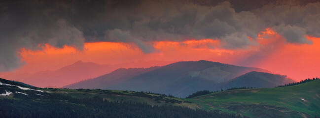 Fototapeta na wymiar Beautiful mountain landscape of Parang Mountains in Romania, Europe