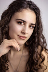 Naklejka premium Portrait of a beautiful teen brunette girl