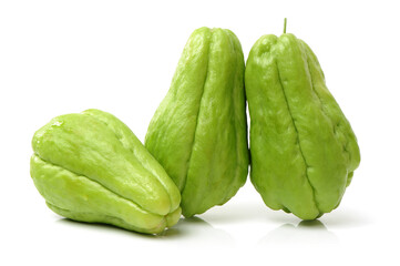 Naklejka premium Chayote on a white background