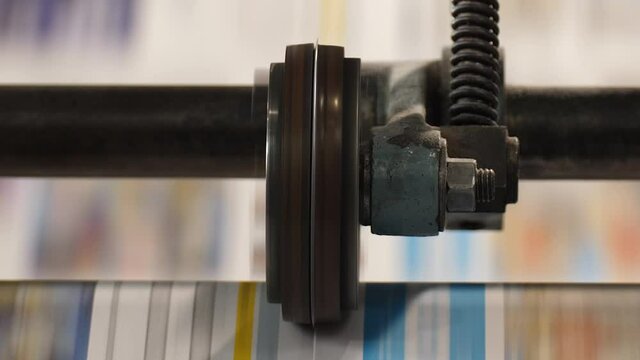 Print press wheel pulley mechanism processing tabloids
