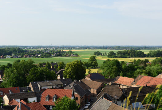blick auf felder vom liedberg vom turm