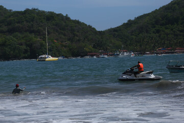 Water motorcycle in blue sea on clear sunny day. Water bike on waves of sea, Homem com jet sky na água