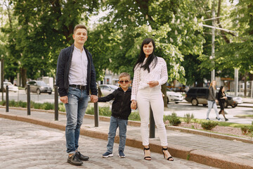Obraz premium Cute family playing in a summer park