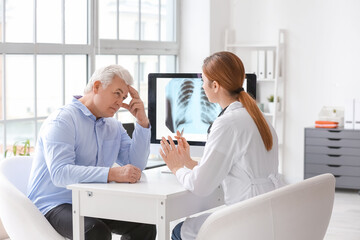 Patient visiting pulmonologist in clinic