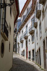 Fototapeta na wymiar Porto, Portugal Altstadt Blick auf die schmale Straße mit bunten traditionellen Häusern