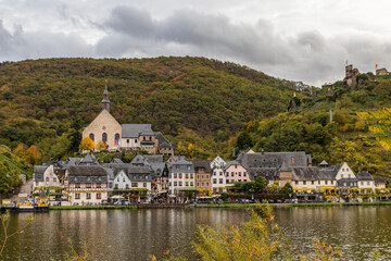 Fototapeta premium Die Stadt an der Mosel