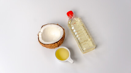 Obraz na płótnie Canvas Coconut oil with a half of a coconut