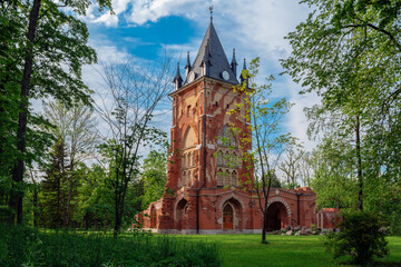 Fototapeta premium Chapelle Pavilion in Alexander Park of Tsarskoye Selo on a sunny spring day, Pushkin, Saint Petersburg, Russia