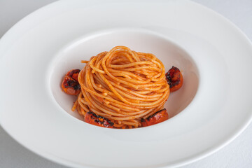 Spaghetti with tomato sauce and charred tomatoes