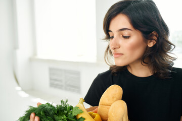 brunette food package at home healthy food delivery