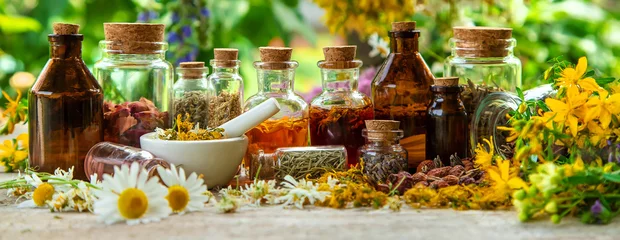Poster Tincture of medicinal herbs in bottles. Selective focus. © yanadjan