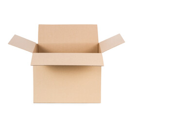 Caja de cartón para embalaje y entrega sobre un fondo blanco liso y aislado. Vista de frente. Copy space