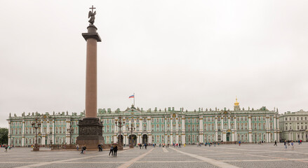 Tourists at the Palace Square in the rain