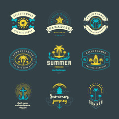 Naklejka premium Summer holiday labels and badges retro design set