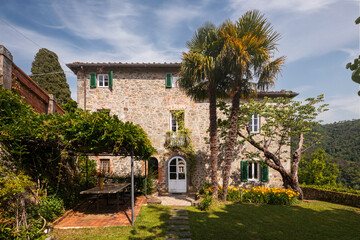 Fototapeta na wymiar Beautiful Italian farmhouse in Tuscany surrounded by nature with a large garden