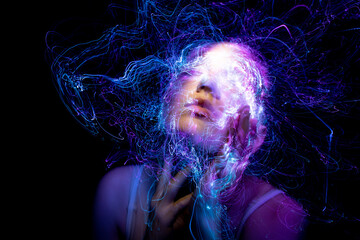 	
lightpainting portrait, new art direction, long exposure photo without photoshop, light drawing at long exposure	
