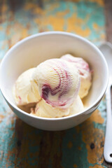 Mango and raspberry ice creams 