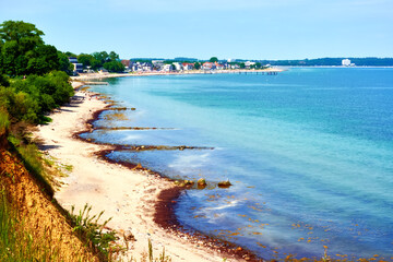 Fototapeta premium Coast of German Baltic Sea between Travemunde and Niendorf with cliffs, sandy beach and bed load