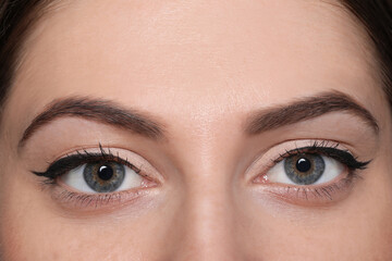 Naklejka premium Beautiful woman with black eyeliner, closeup view