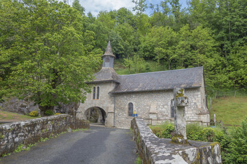 Fototapeta na wymiar Sur les chemins de Compostelle, la voie de Rocamadour, entre les départements de la Creuse et de la Corrèze.