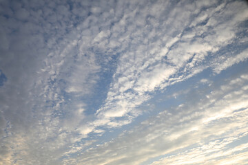 夕暮れの青空と雲