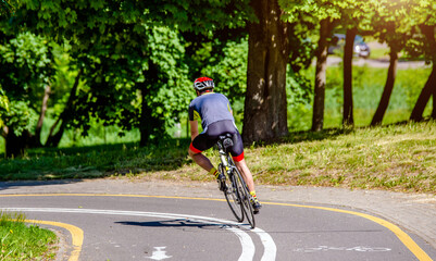 Naklejka premium Cyclist ride on the bike path in the city Park 