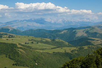 Fototapeta na wymiar Panoramic view of the chain of Monti Sibillini in the marche region during spring day of sunny