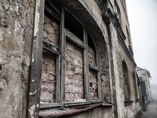 Fototapeta na wymiar old abandoned house in czech hillside