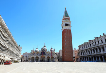 Fototapeta na wymiar Piazza San Marco in Venice without tourists during the lockdown caused by the CoronaVirus