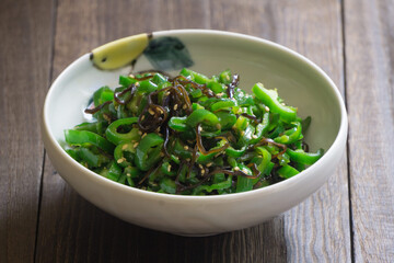 ピーマンの塩昆布炒め