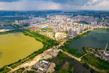 Fototapeta na wymiar Aerial view of the lake and city