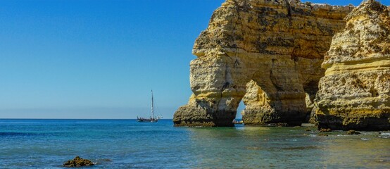 Praia da Marinha,  se considera una de las 10 mejores playas m&aacute;s bellas de Europa, situada en el Algarve Portugal.