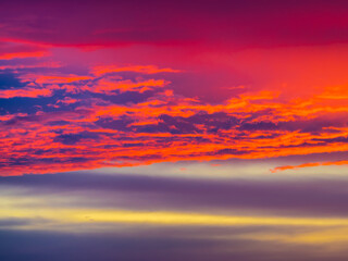 Obraz premium Multicolored clouds in the evening sky at sunset