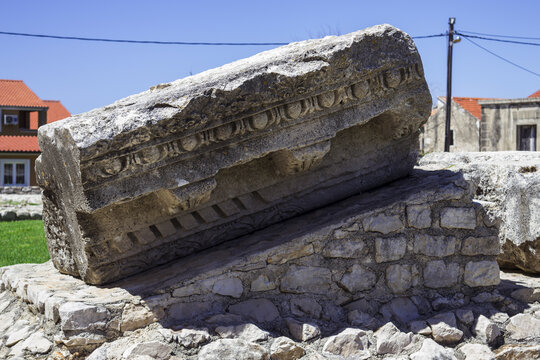 Art of the remains of a monumental Roman temple in the city of Nin