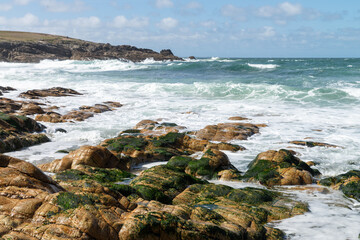 Mer agitée sur la côte sauvage de la presqu'ile de Quiberon, Morbihan, Bretagne, France