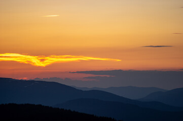 Obraz premium Beautiful orange sky during dusk in the carpathian mountains