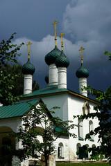 Fototapeta na wymiar Classical architecture of Yaroslavl, a city in Russia.